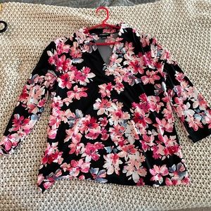 3/4 sleeve floral blouse - BRAND NEW!